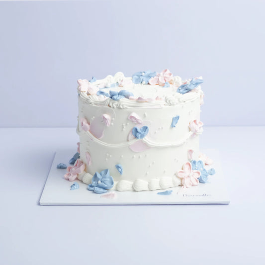 Minimal Vintage Cake