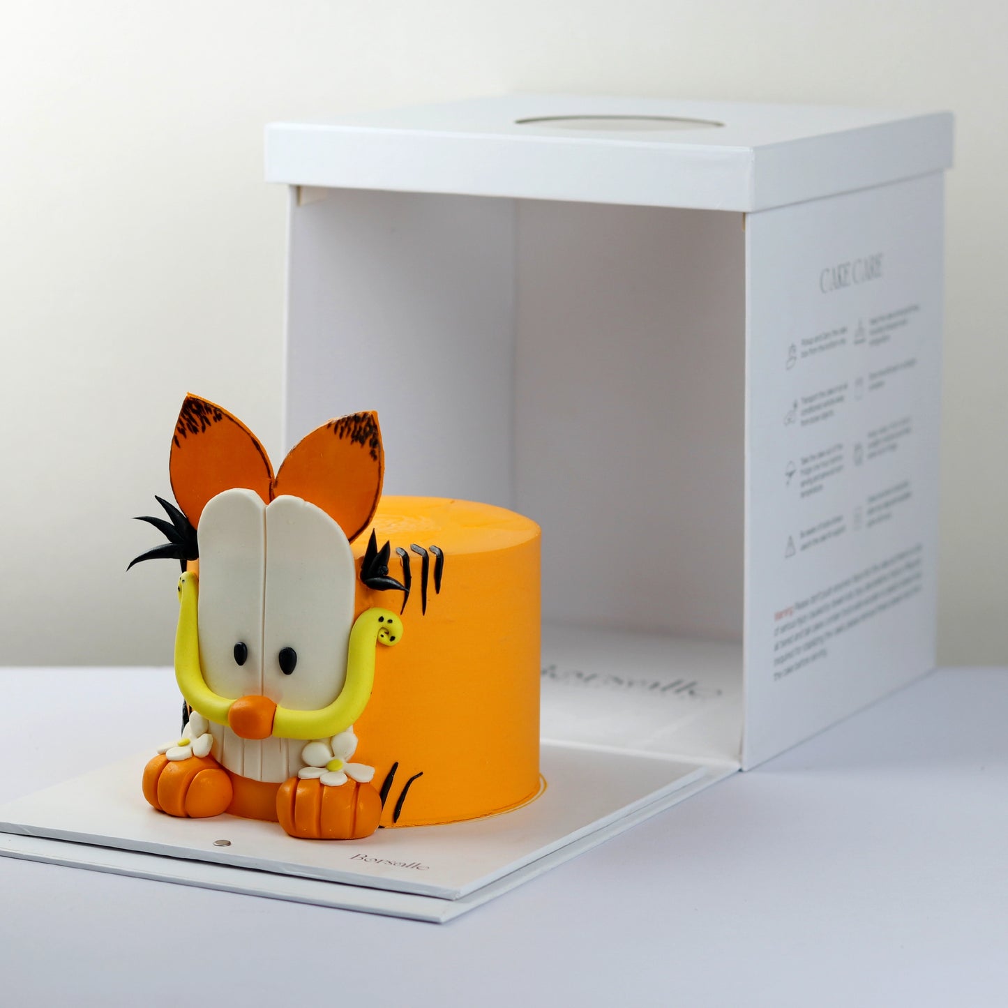 Garfield Theme Cake