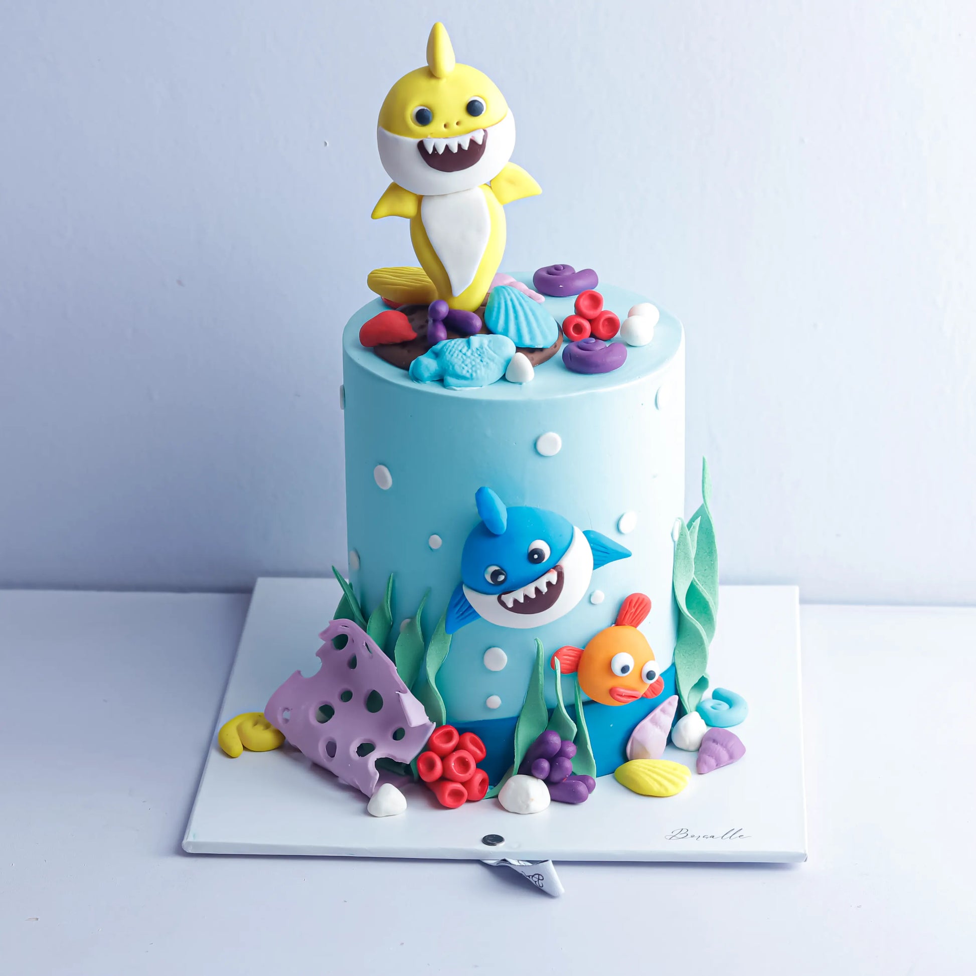 Baby-Shark-Theme-Cake-1