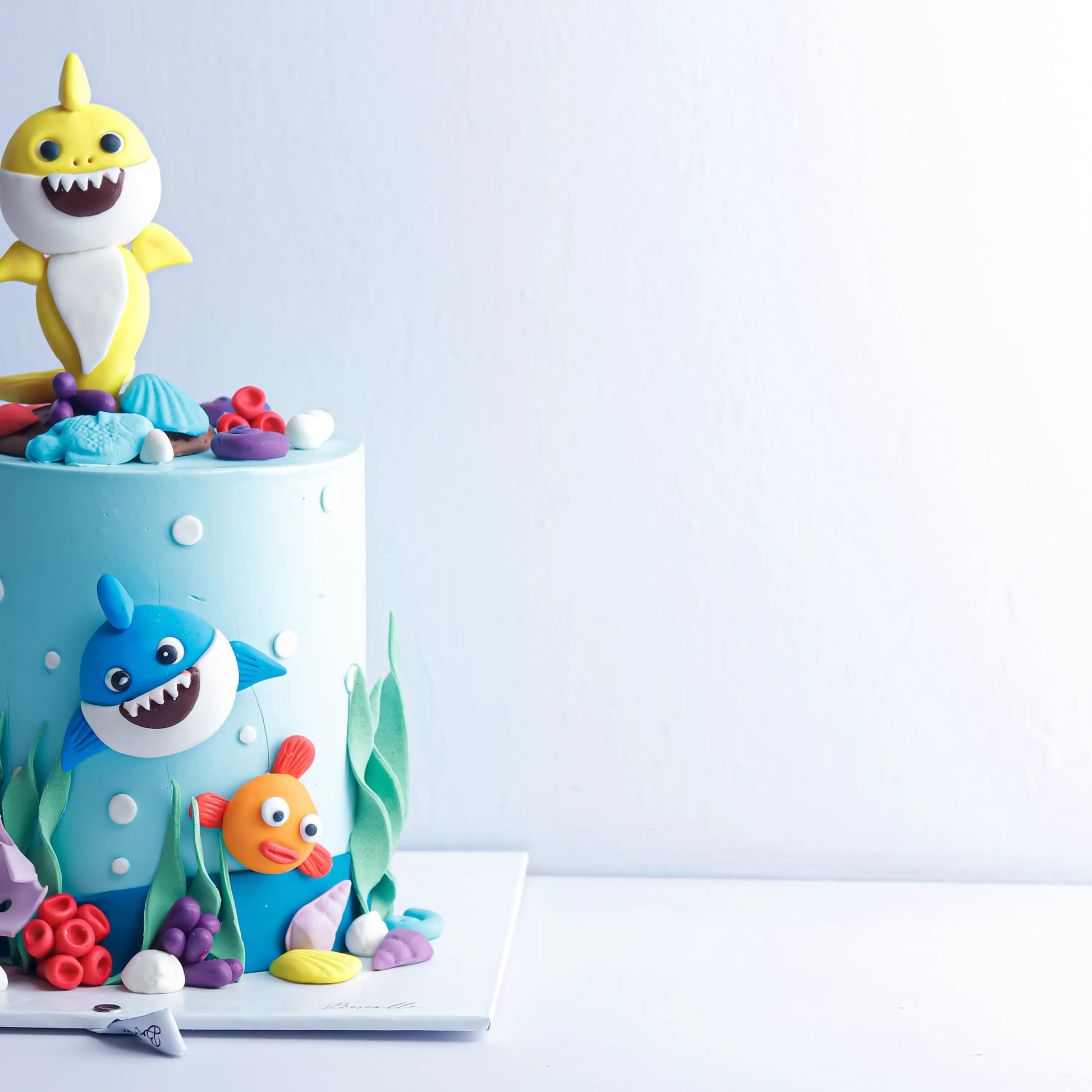 Baby-Shark-Theme-Cake-3