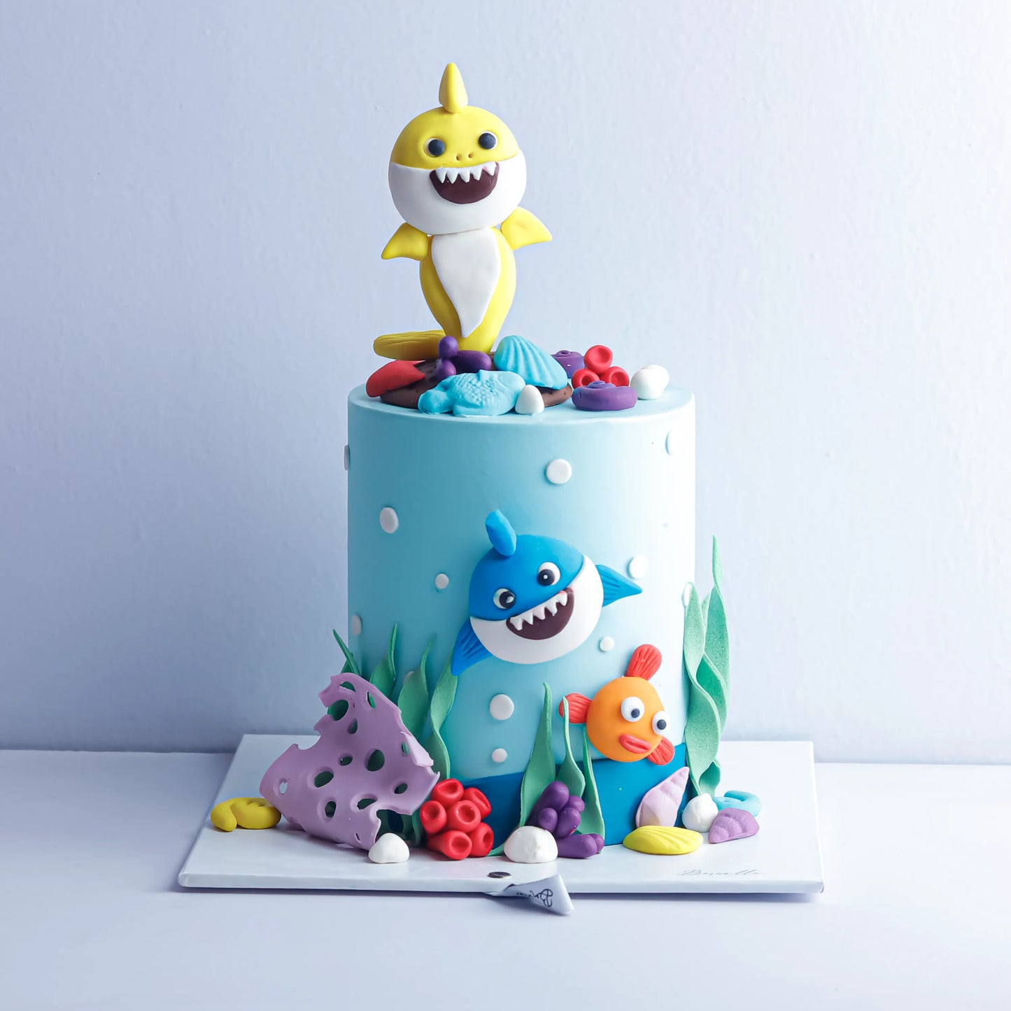 Baby-Shark-Theme-Cake