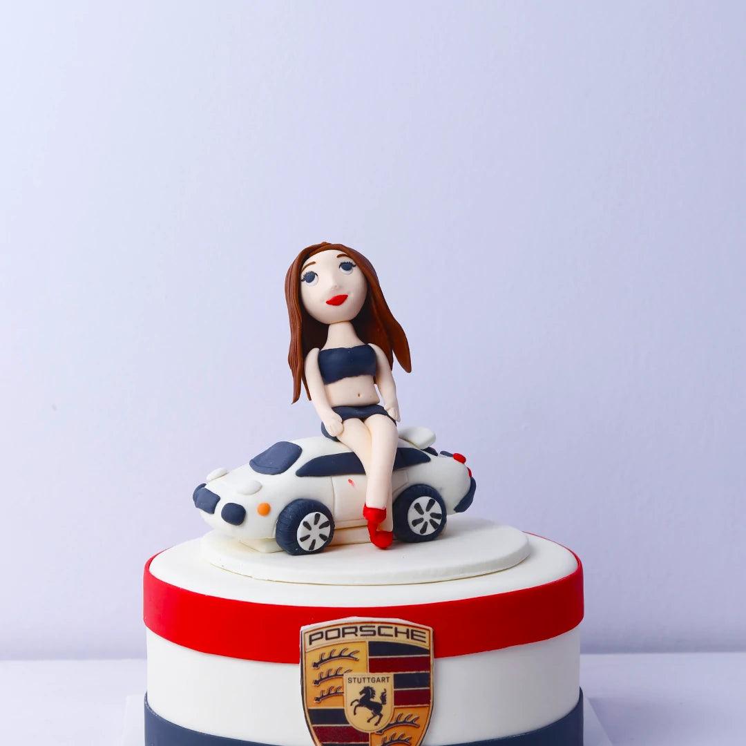 A girl on a cake - Borsalle