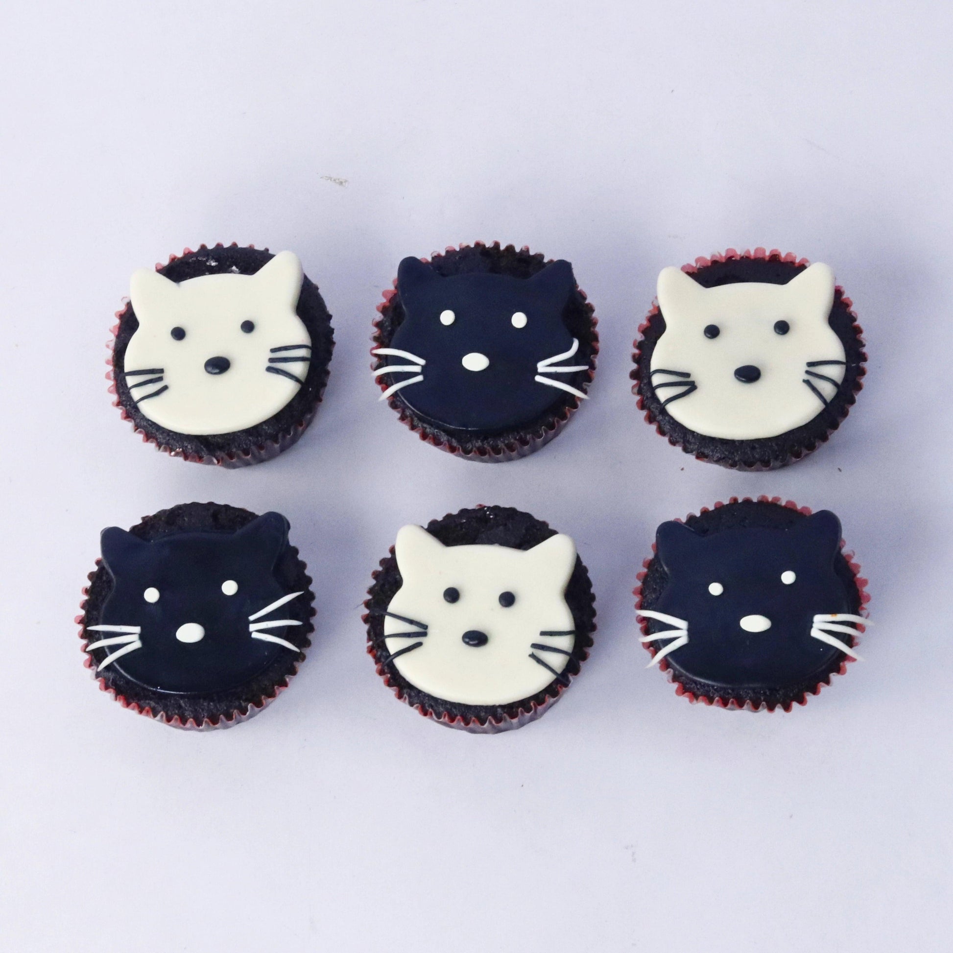 Black Cat Halloween Cupcakes - Borsalle