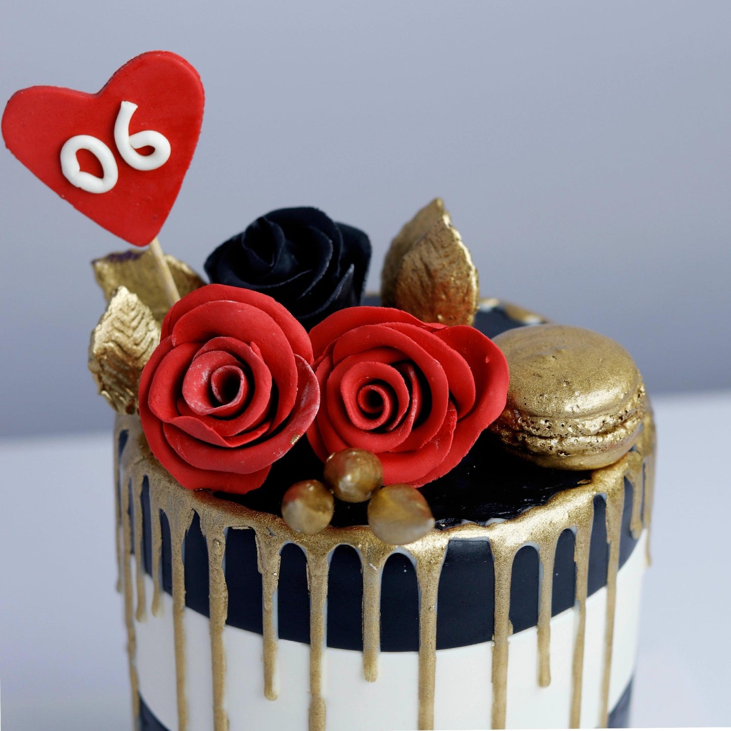 Black Velvet Floral Cake - Borsalle