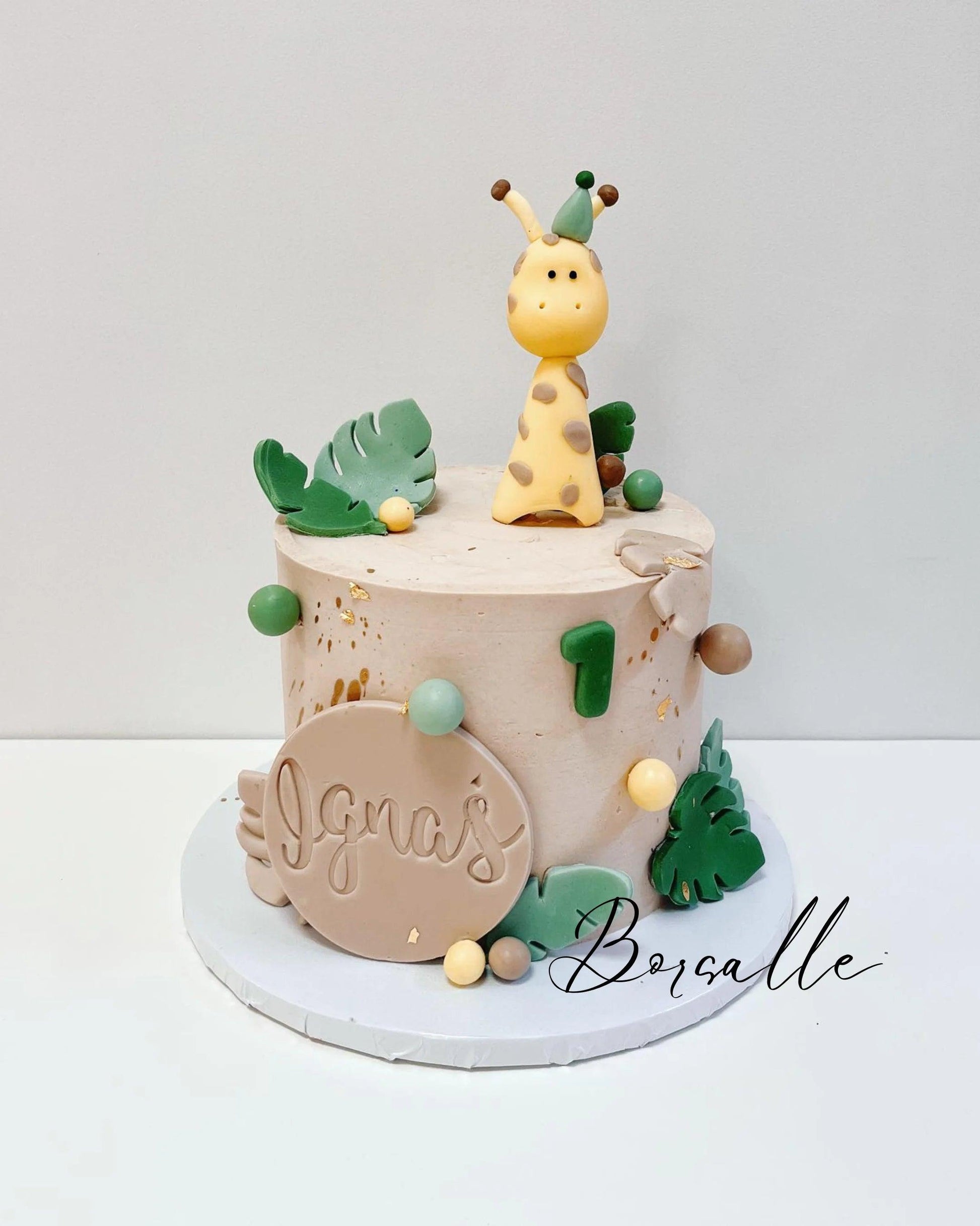 Cute Giraffe Birthday Cake - Borsalle