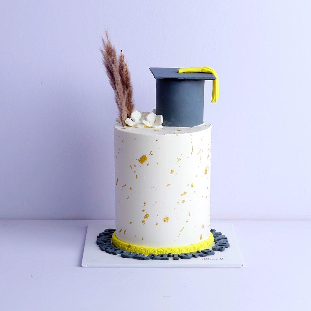 Minimal Graduation Cake - Borsalle