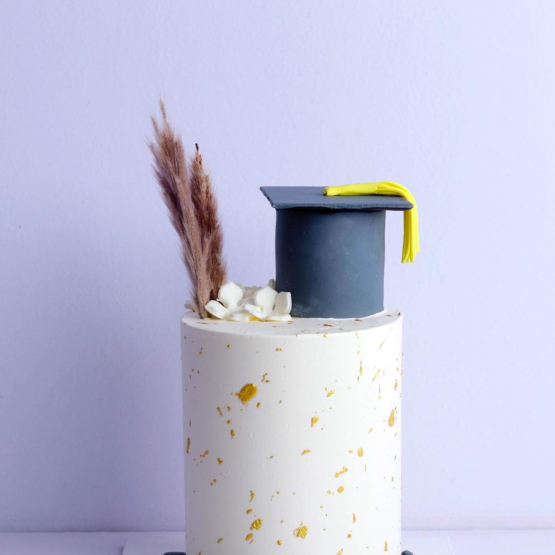 Minimal Graduation Cake - Borsalle