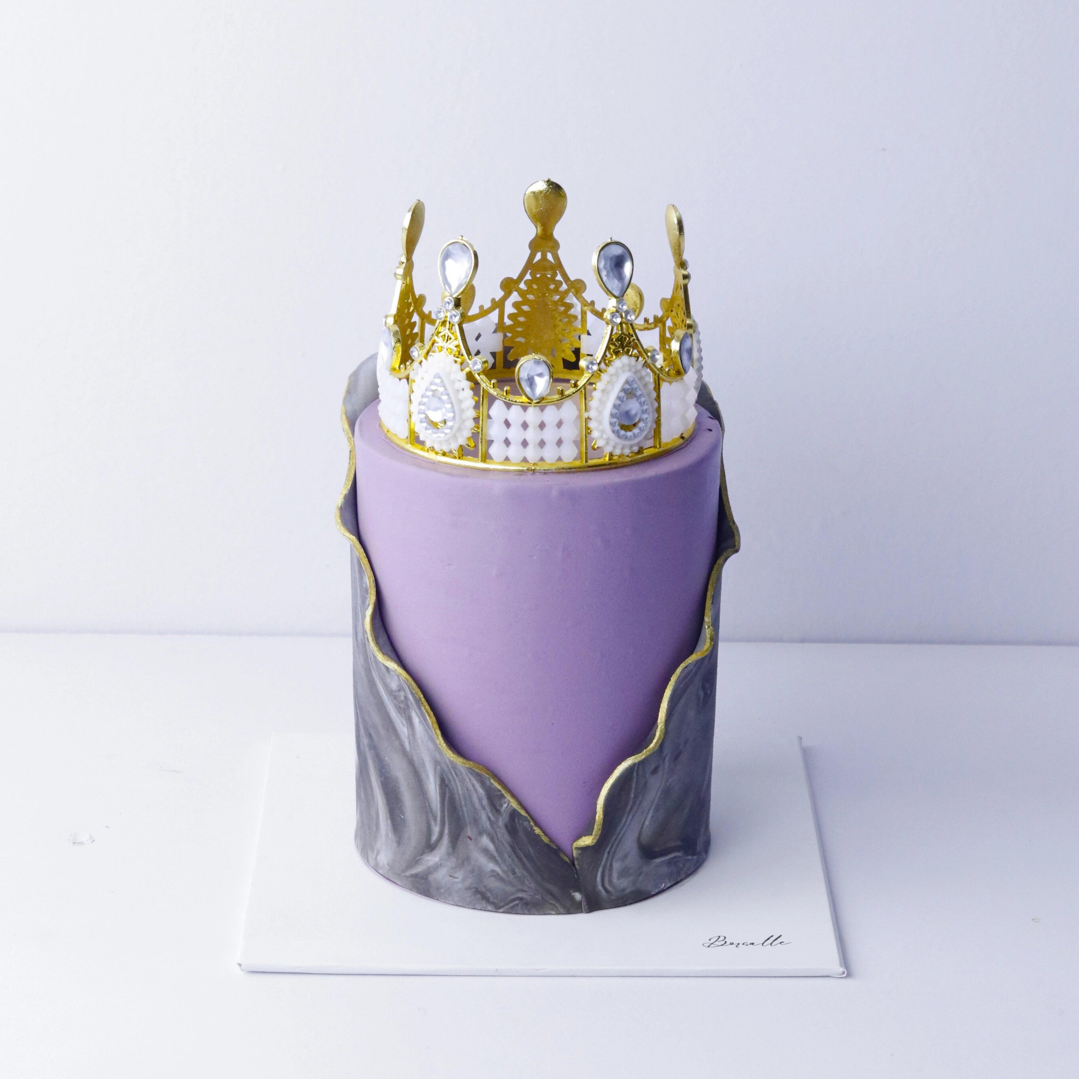 Queen theme customized cake with crown for fiance's birthday