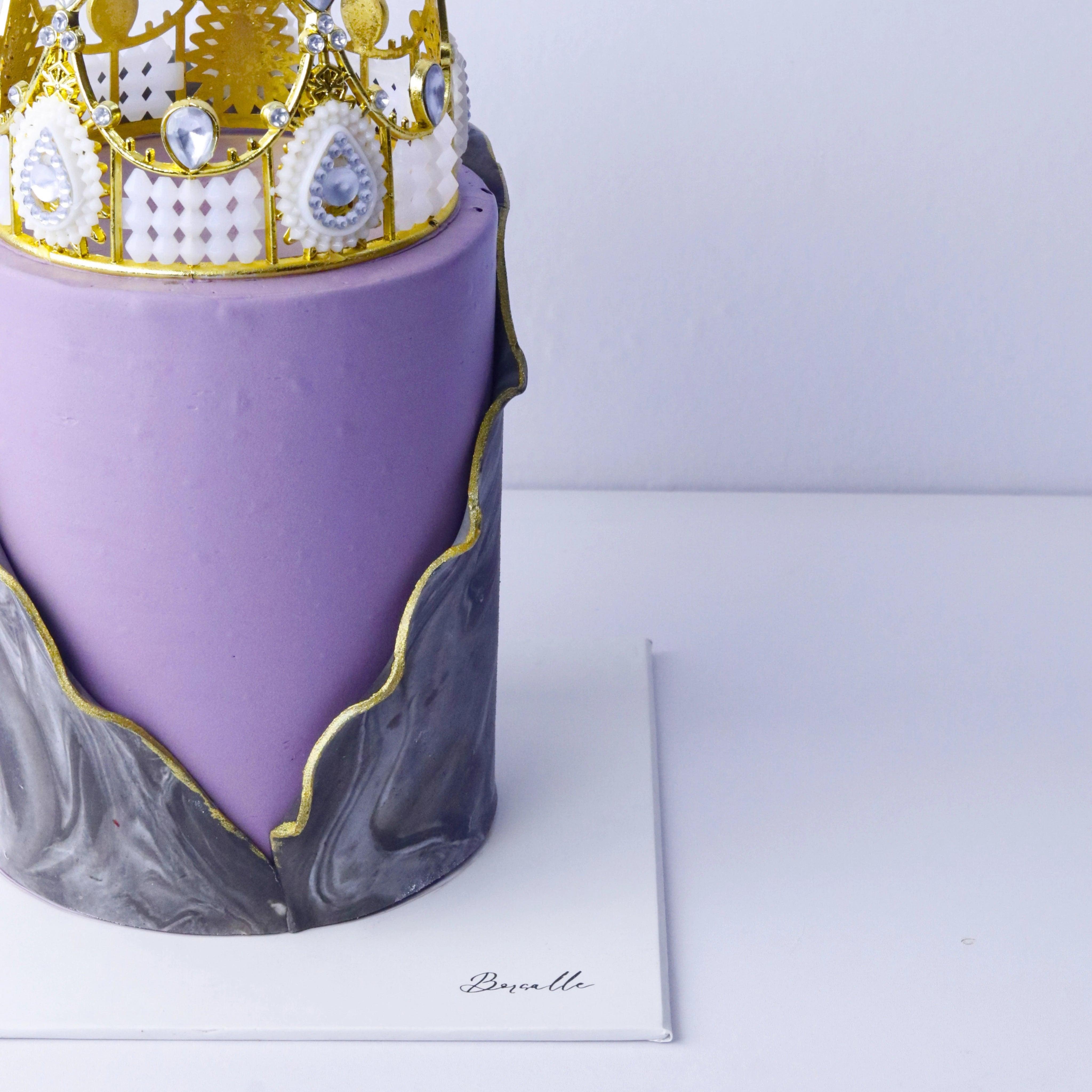 lauralovescakes...: Regal Jubilee Crown Cake