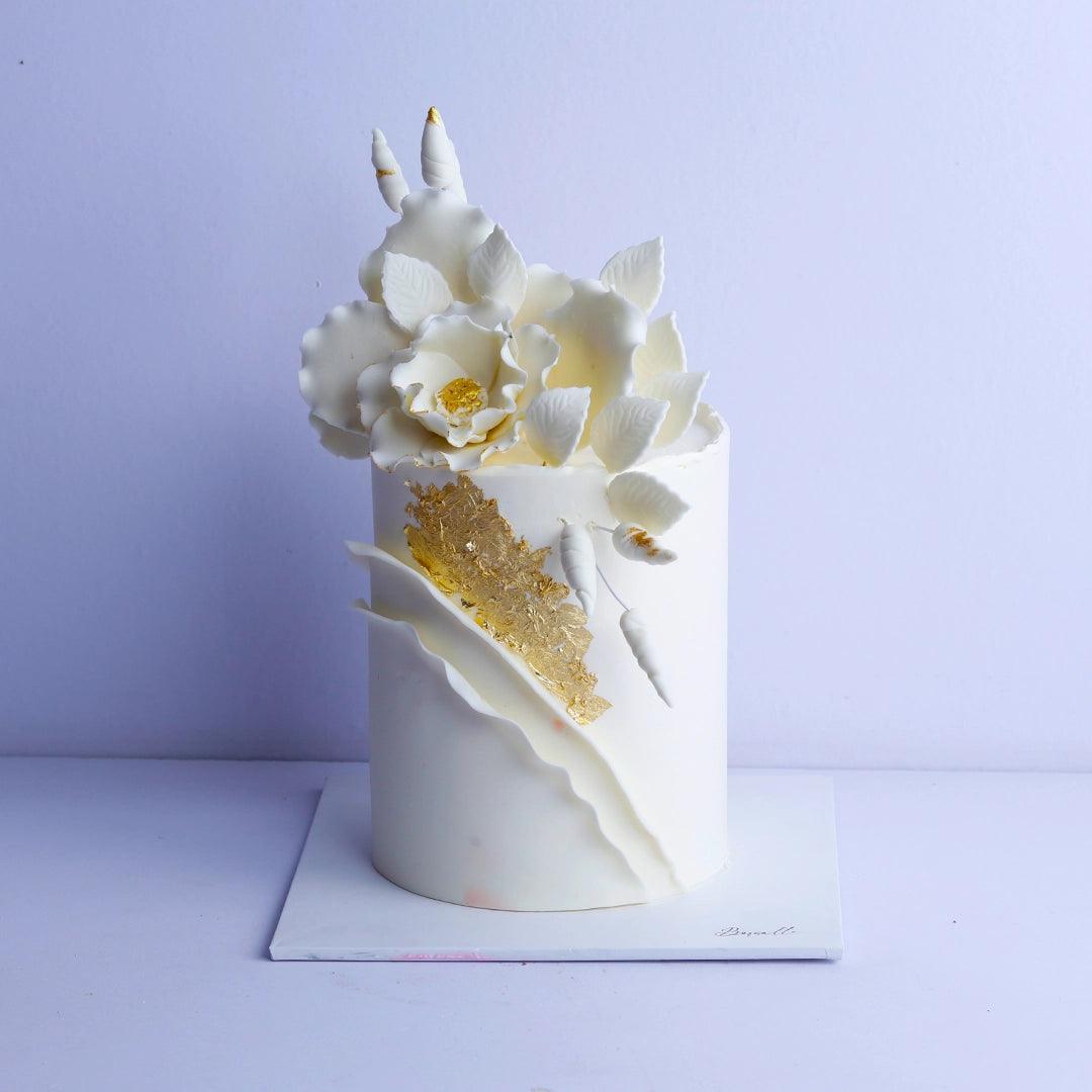 White Floral Small Wedding cake - Borsalle