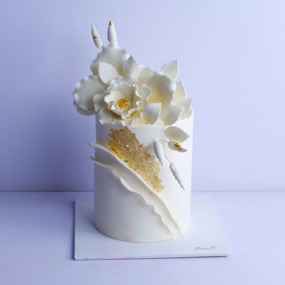 White Floral Small Wedding cake - Borsalle