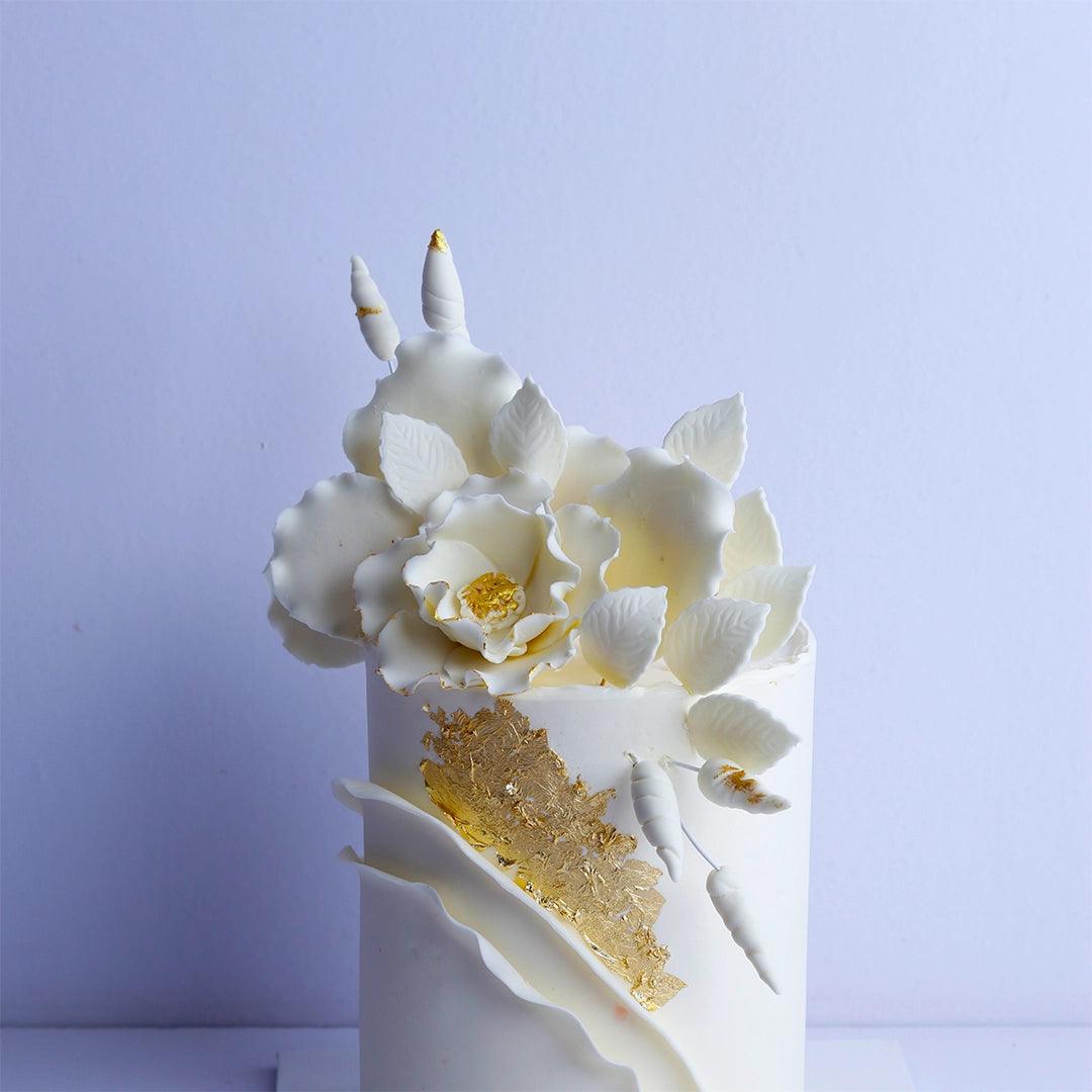 White Floral Small Wedding cake - Borsalle