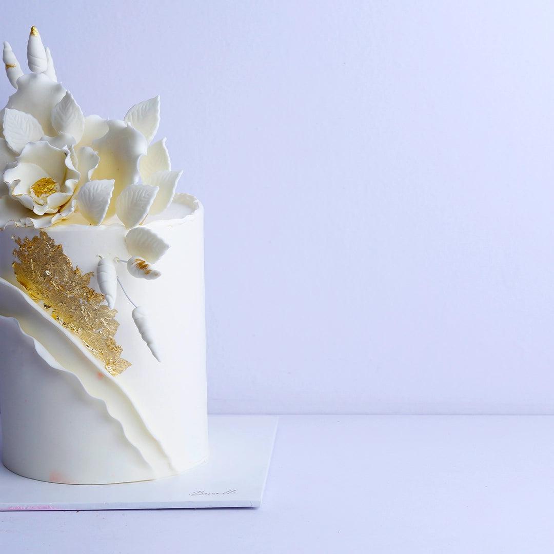 White Floral Small Wedding cake - Borsalle